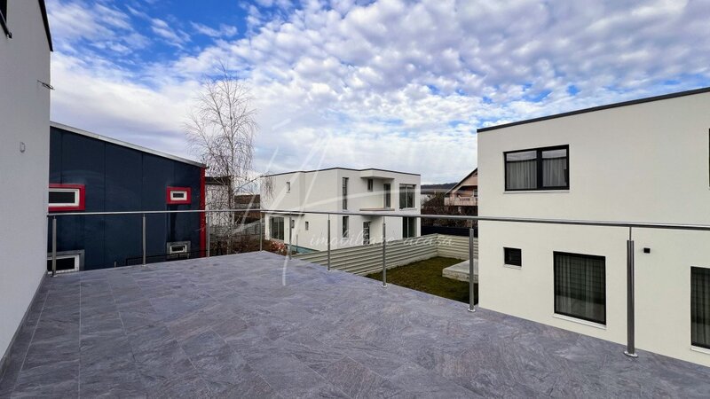 Pitesti Vila individuala  3 dormitoare  3 bai  garaj  terasa generoasa